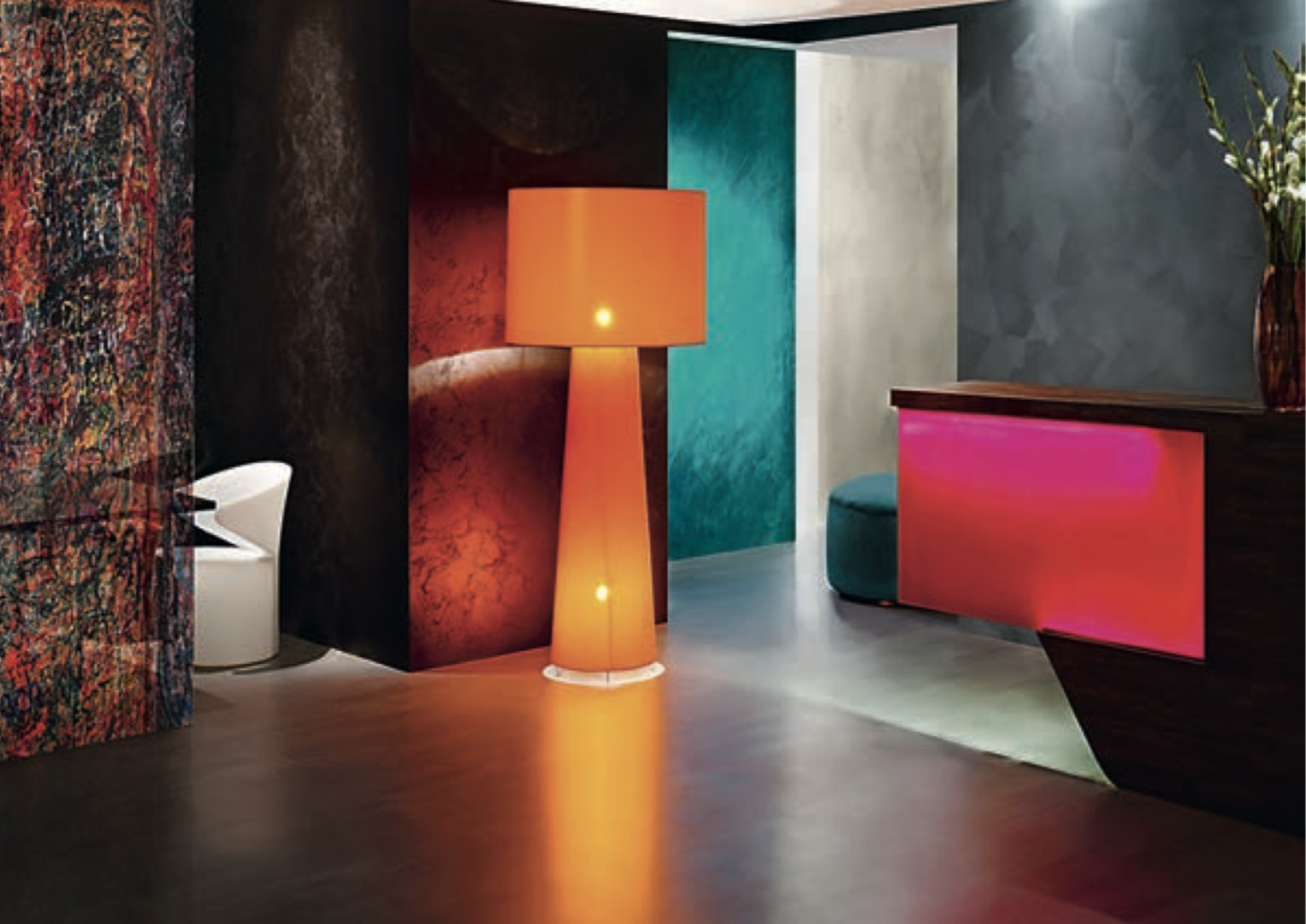 Historische Farbstoffsammlungen und Metallische Wandgestaltung